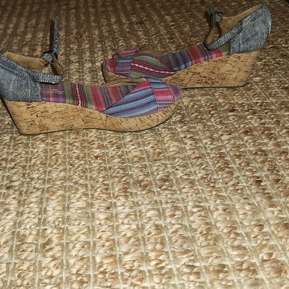 Toms Pink and Blue Wedges with Espadrille Sole - Picture 4 of 6